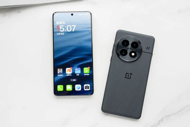 屏幕“最佳”的4款手机PP电子导航2025(图4)